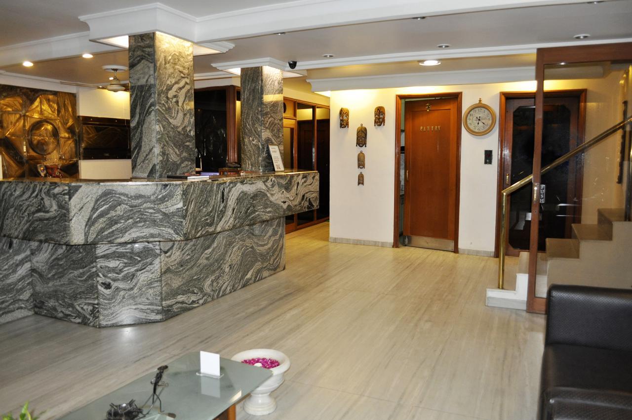 Hotel Grg Вадодара Екстериор снимка