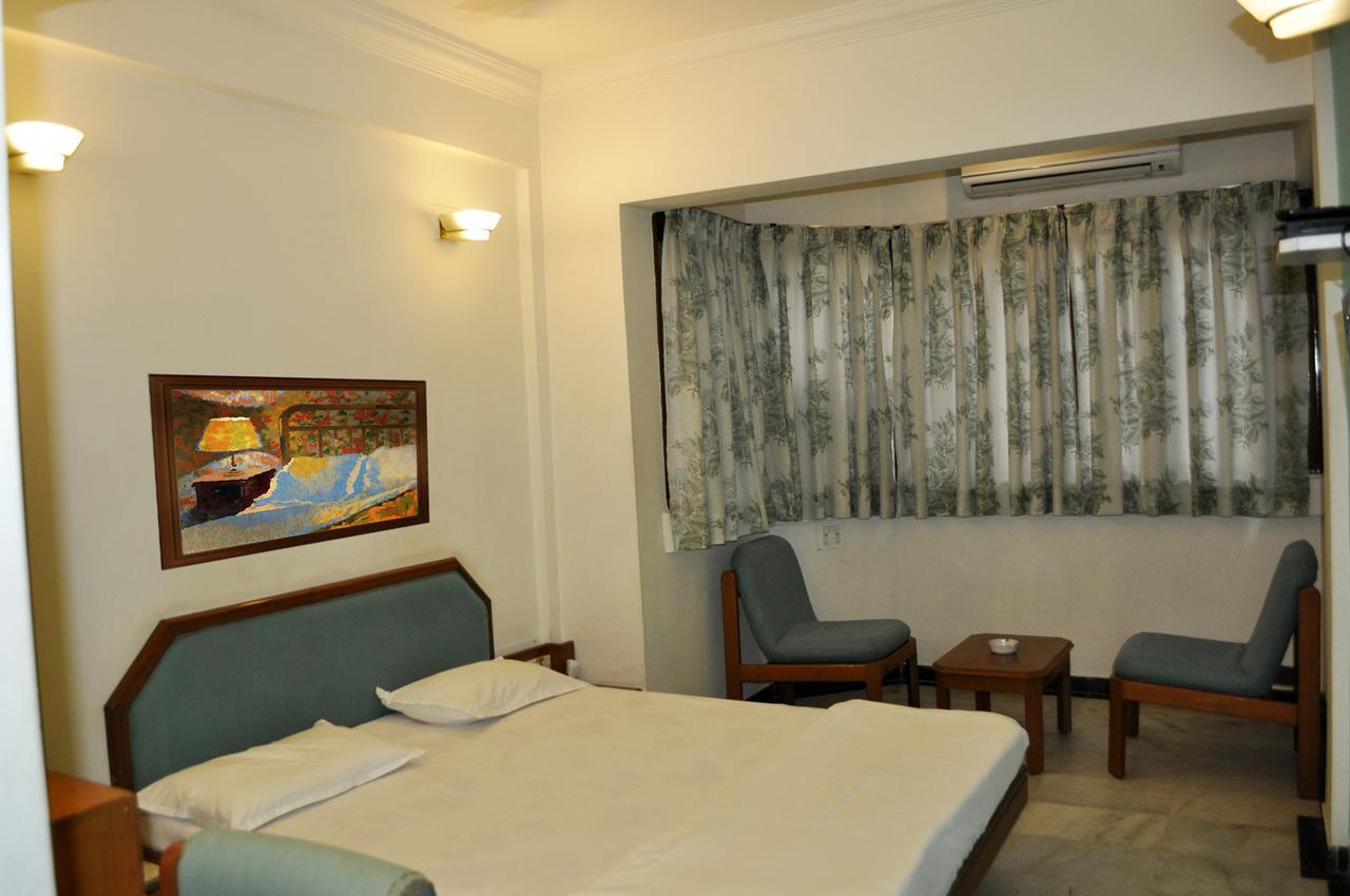 Hotel Grg Вадодара Екстериор снимка
