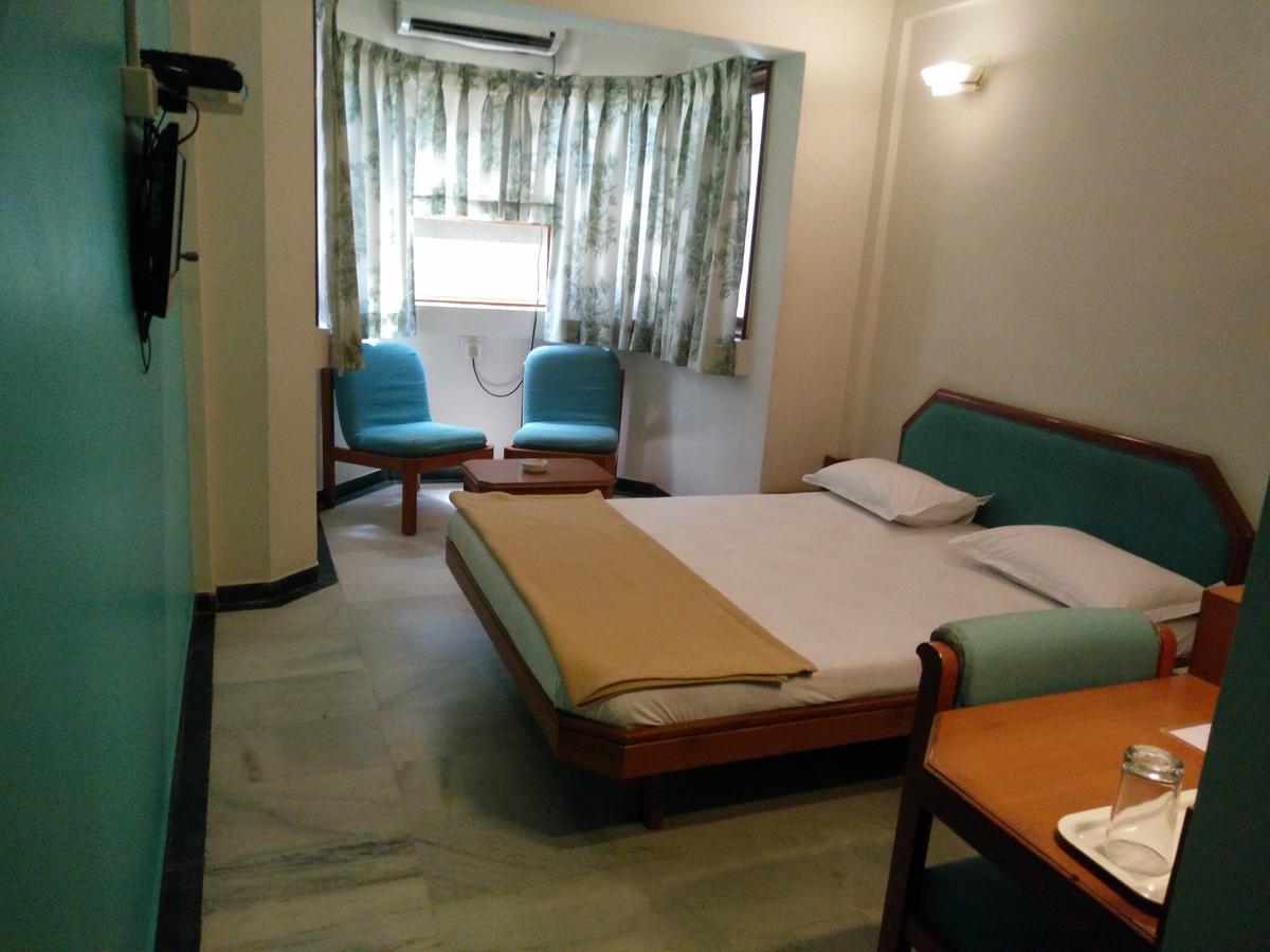 Hotel Grg Вадодара Екстериор снимка