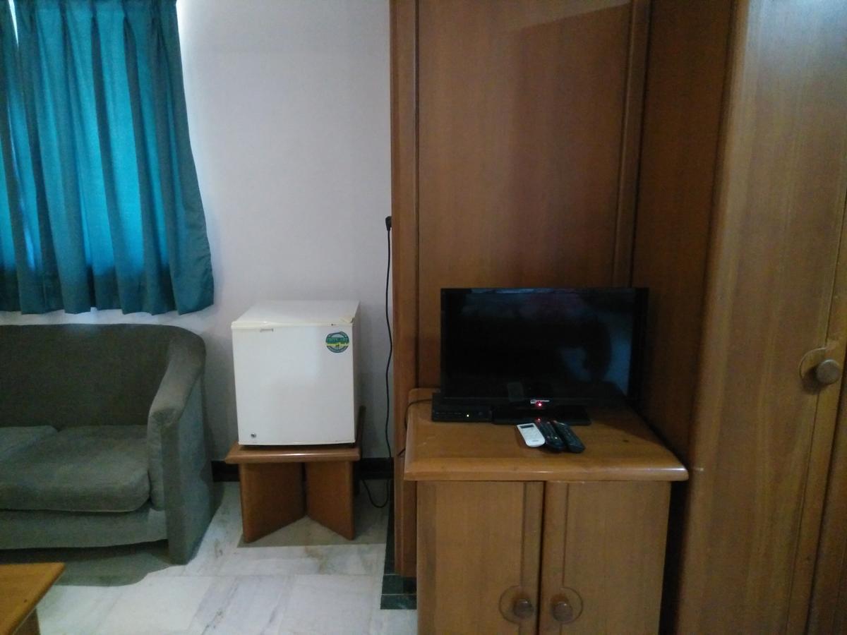 Hotel Grg Вадодара Екстериор снимка