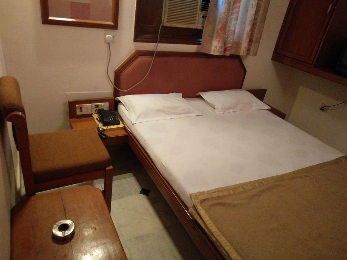 Hotel Grg Вадодара Екстериор снимка